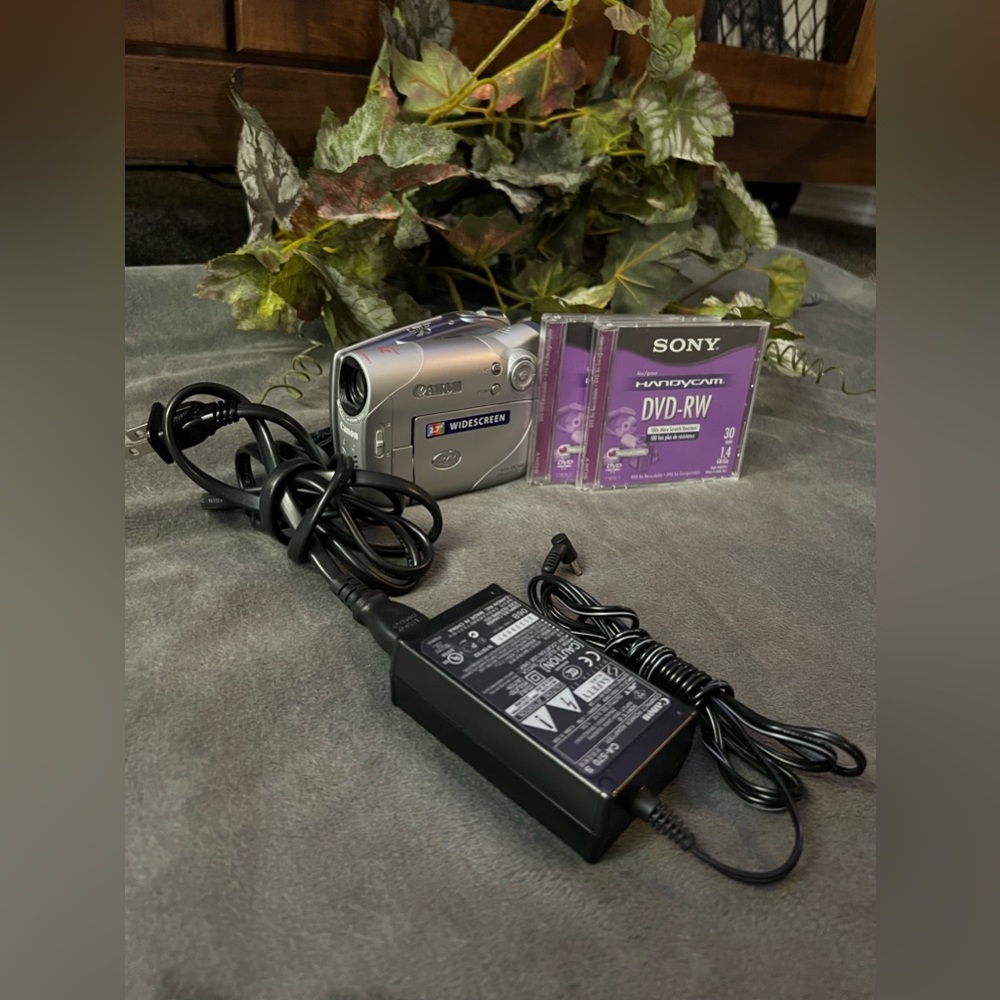 Canon DC100 DVD Camcorder